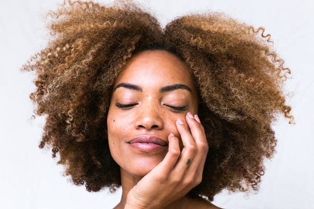 5 Signs Your Hair Is Dehydrated & How Moisture Miracle Can Fix It